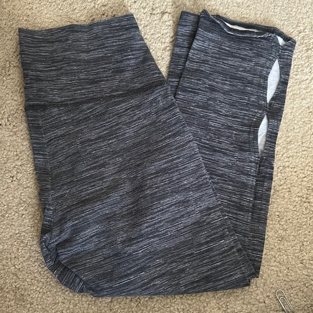Aerie Gray and Black Capri Leggings - Size Large